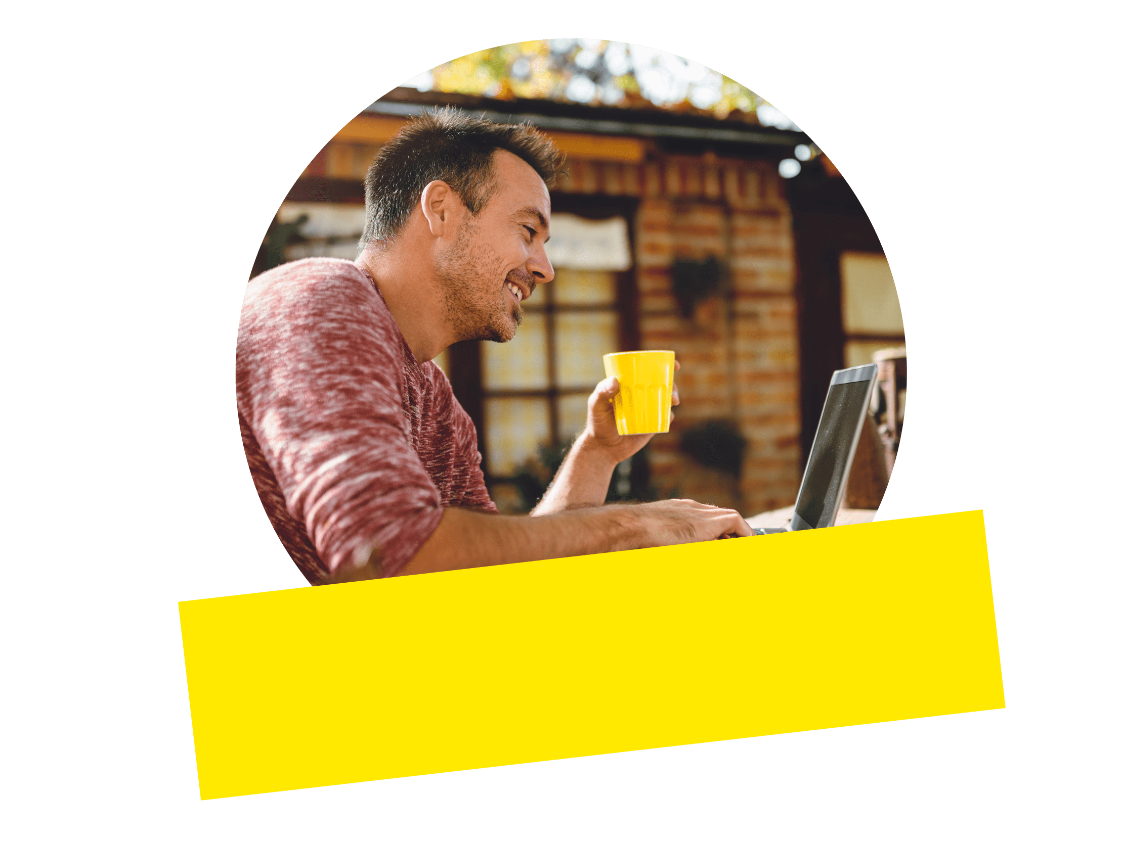 Persona che partecipa a una videochiamata all’aperto