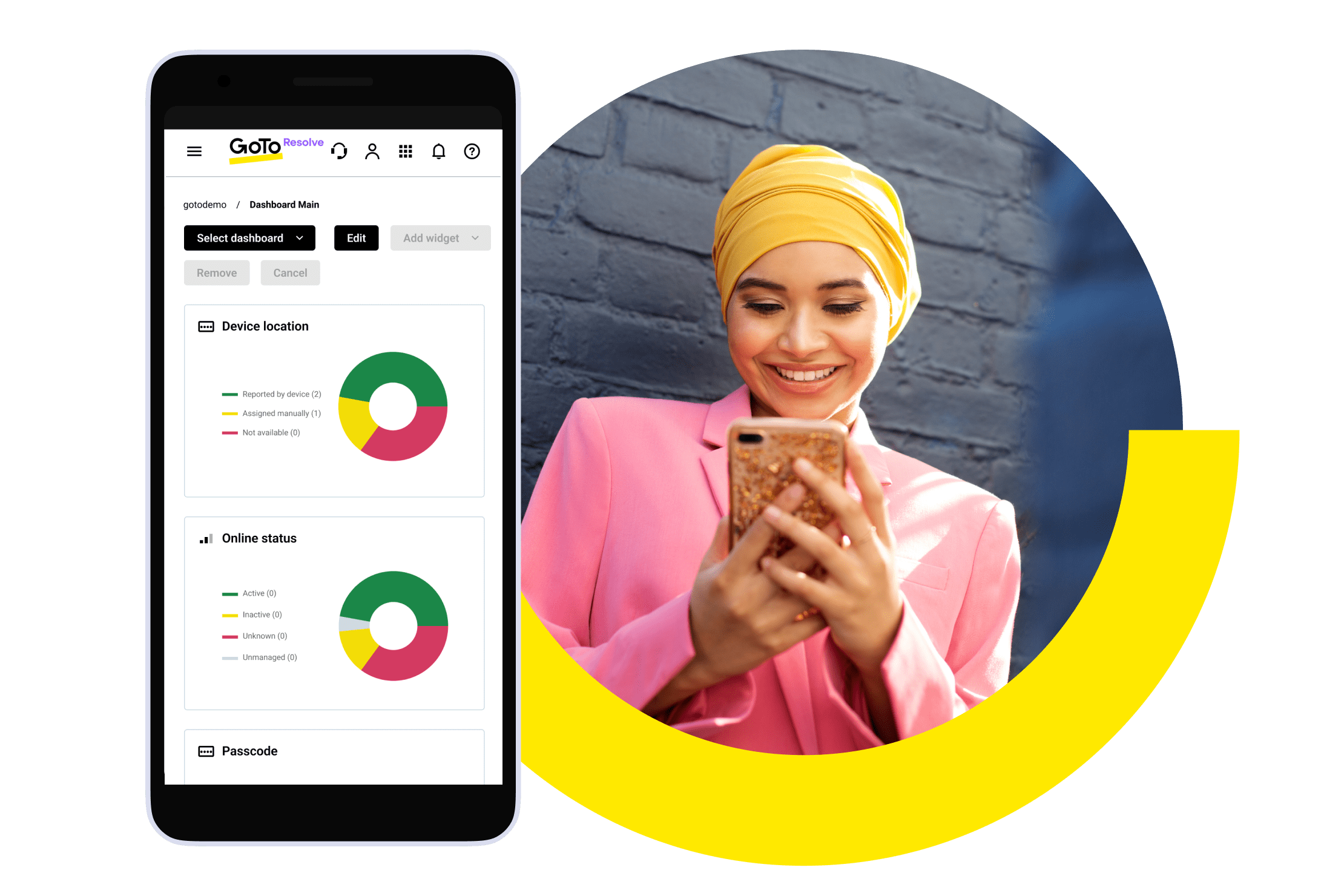 Photo d’une femme qui consulte le tableau de bord du MDM Resolve sur son téléphone mobile