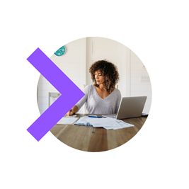 Donna soddisfatta del tempo di attività migliorato grazie al software RMM di GoTo Resolve.