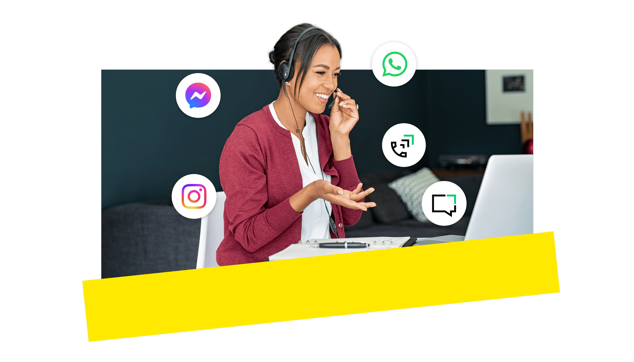 Proprietario di una piccola impresa che usa gli strumenti della piattaforma di GoTo Connect CX con disinvoltura.