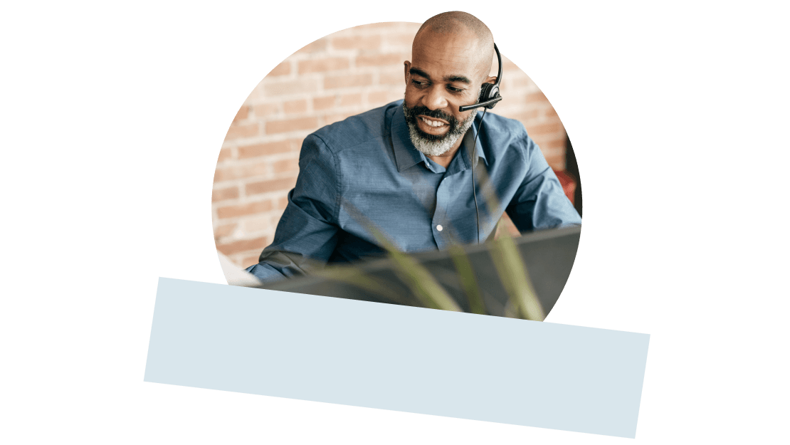 Técnico de TI da escola gerenciando operações e comunicações do campus.