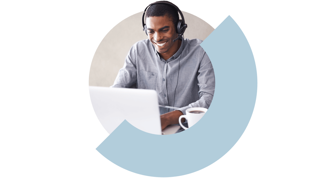 Un agent fournit une assistance réactive et des solutions rapides aux clients.