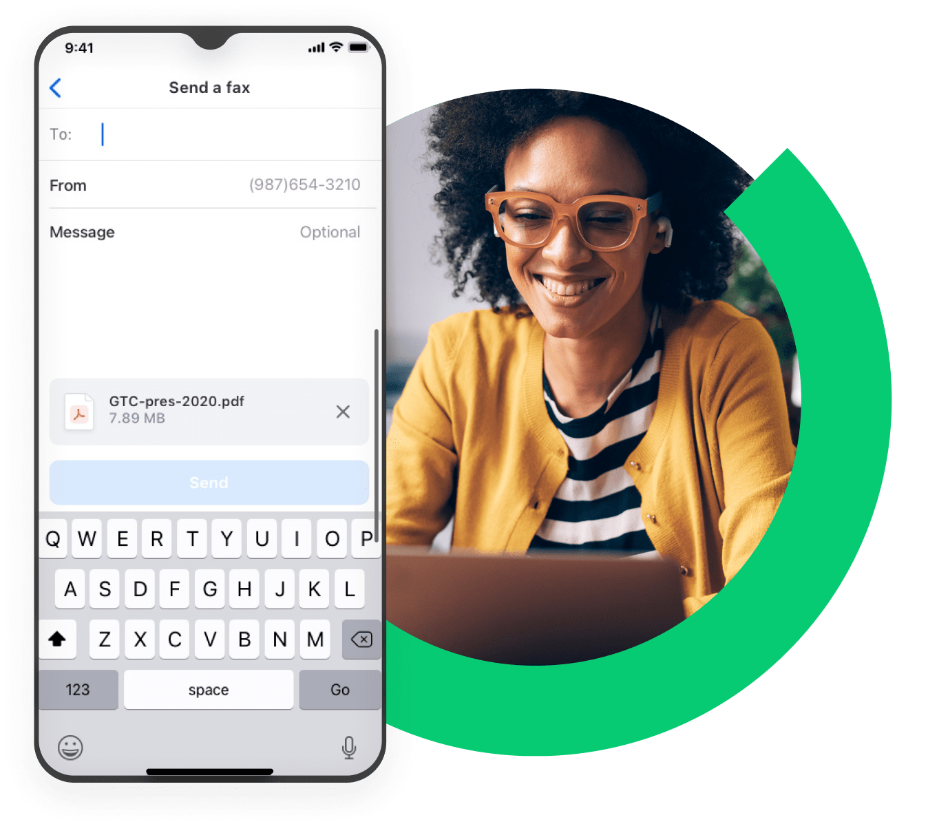 Collage avec un zoom sur l'envoi d'un fax avec un PDF en pièce jointe dans GoTo Connect sur téléphone mobile, à côté d'une employée en télétravail qui envoie un fax depuis son ordinateur portable.