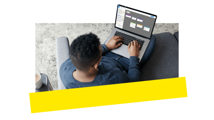Un dipendente utilizza l'editor del piano di chiamata di GoTo Connect per mettere in collegamento agenti e chiamanti.