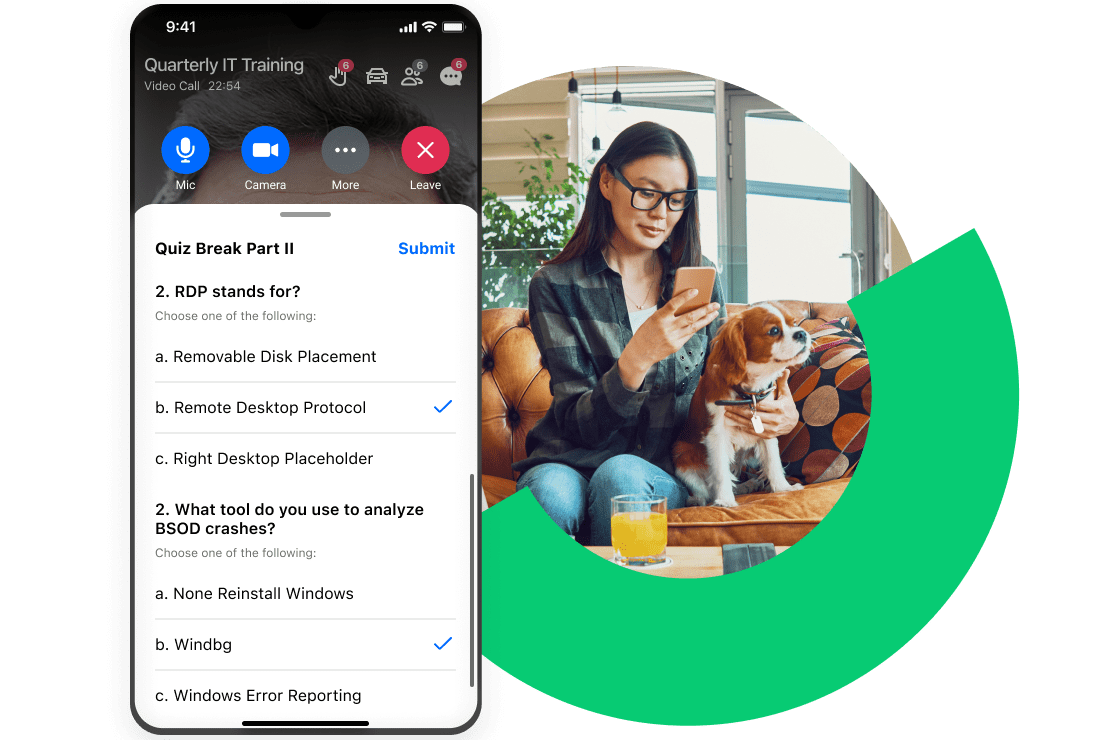 Profissional participando de uma sessão de treinamento virtual usando o GoTo Training no dispositivo móvel.