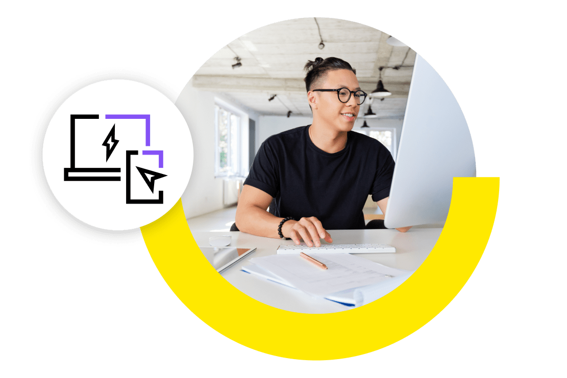 Homme utilisant la fonction de contrôle à distance de GoTo Resolve afin d’apporter une assistance à distance à un utilisateur final